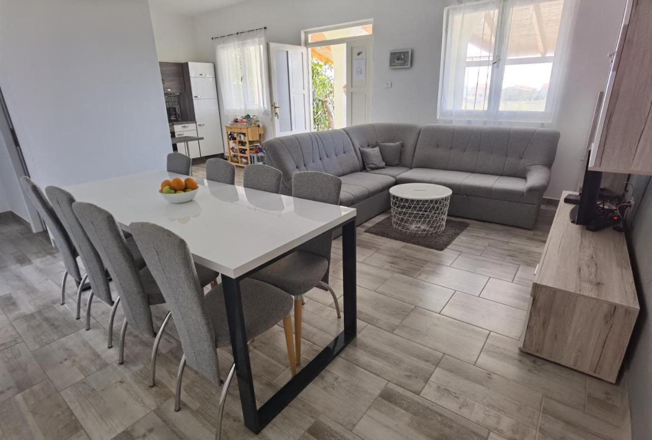 Apartments Jasna Privlaka  Kültér fotó